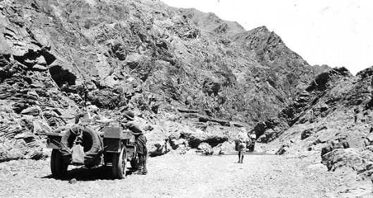 Arabian hinterland, with Rolls Royce and Crossley tenders